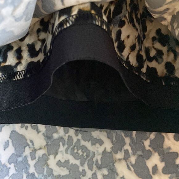 CORE 10 sports Bra NWT leopard print with grey color size L - Picture 10 of 13